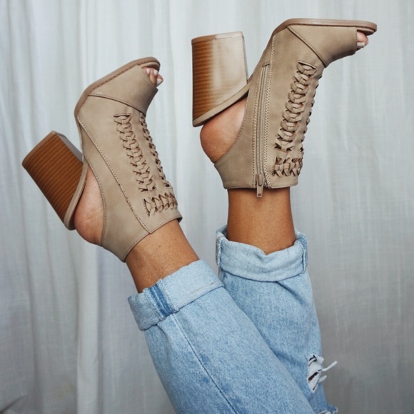 •LAST 3//Gold Coast Beige Chunky Heels• - Picture 4 of 8